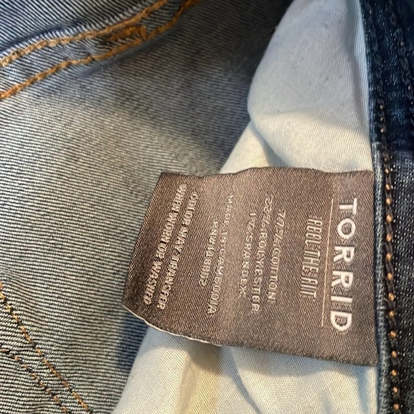 Torrid Feel The Fit Luxe Slim Boot Stretch Jean Size 26R - Picture 5 of 7